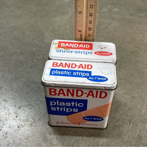 Vintage Johnson & Johnson Band-Aid & Curad Metal Hinged Tin Boxes - Picture 9 of 11